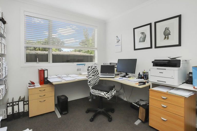 Photo of property in 10 Ararata Lane, Mangere Bridge, Auckland, 2022
