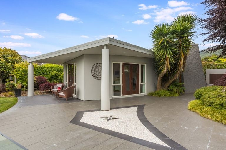 Photo of property in 10 Sunny Glen, Waikanae, 5036