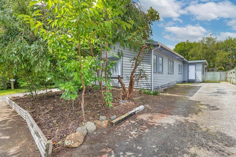 Photo of property in 88 Queenwood Road, Levin, 5510