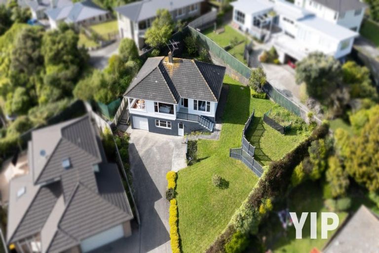 Photo of property in 15 Hollies Crescent, Johnsonville, Wellington, 6037