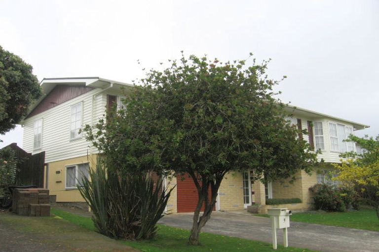 Photo of property in 9 Mckeefry Grove, Tawa, Wellington, 5028