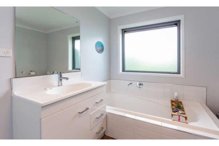 Photo of property in 8 Carteret Place, Aranui, Christchurch, 8061