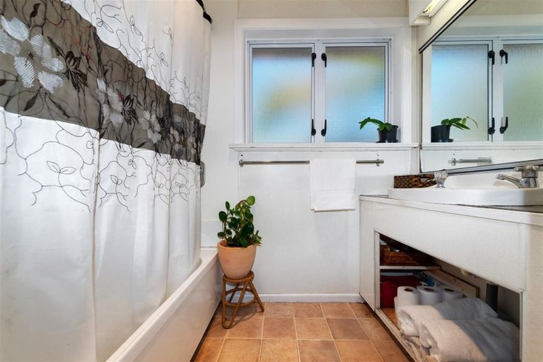 Photo of property in 403 Pukehangi Road, Pomare, Rotorua, 3015