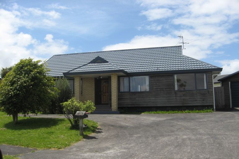 Photo of property in 10 Wai Iti Place, Clendon Park, Auckland, 2103