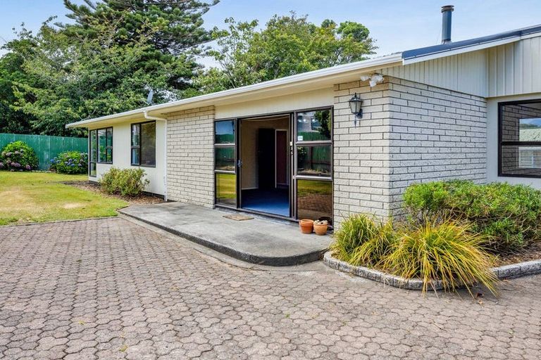 Photo of property in 35 Dives Avenue, Hawera, 4610