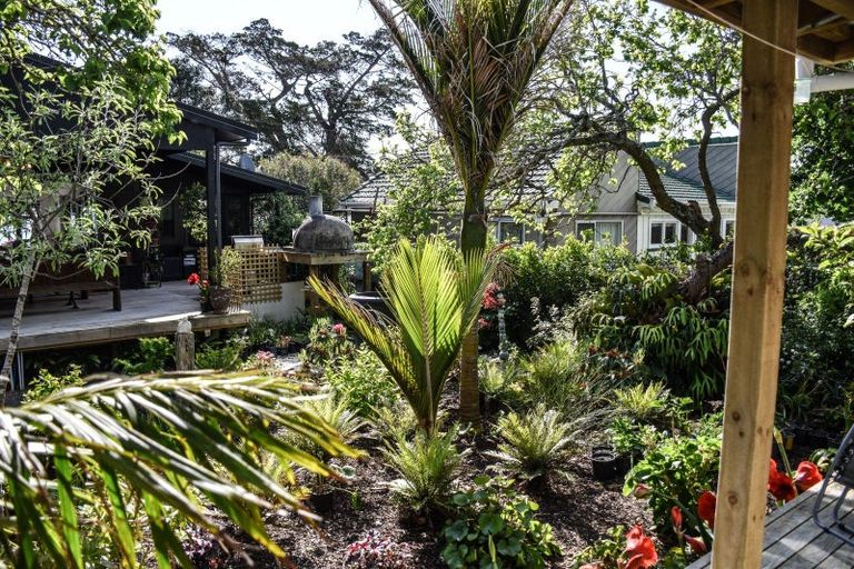 Photo of property in 6 The Strand, Whakapirau, Maungaturoto, 0583