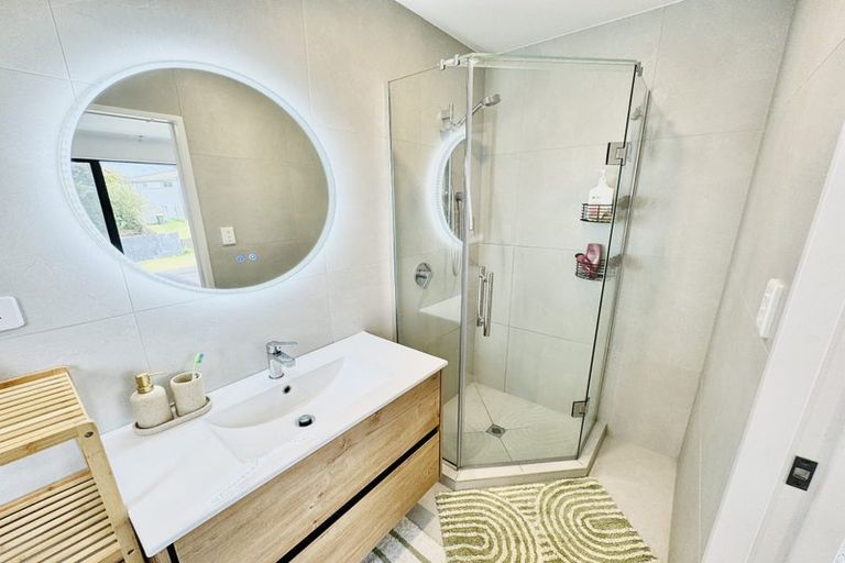 Photo of property in 64a Rosewarne Crescent, Glendene, Auckland, 0602