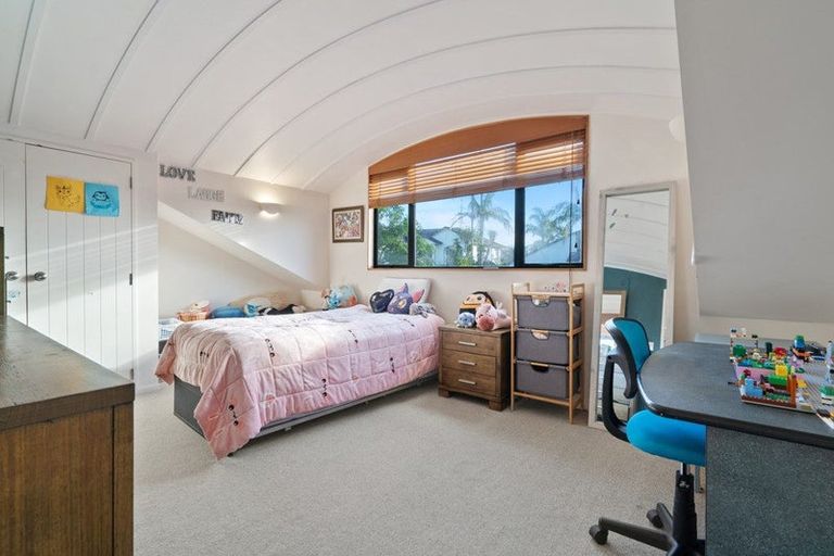 Photo of property in 81 Mt Lebanon Crescent, The Gardens, Auckland, 2105