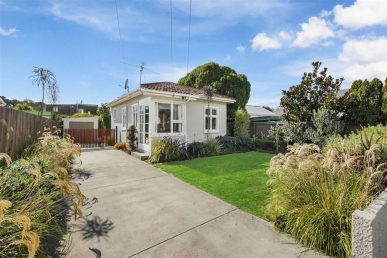 Photo of property in 385 Keyes Road, New Brighton, Christchurch, 8083
