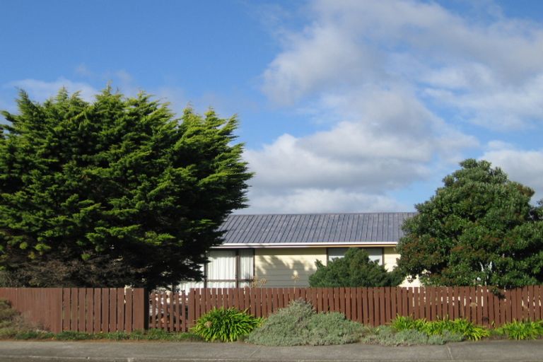 Photo of property in 128 Tutere Street, Waikanae Beach, Waikanae, 5036