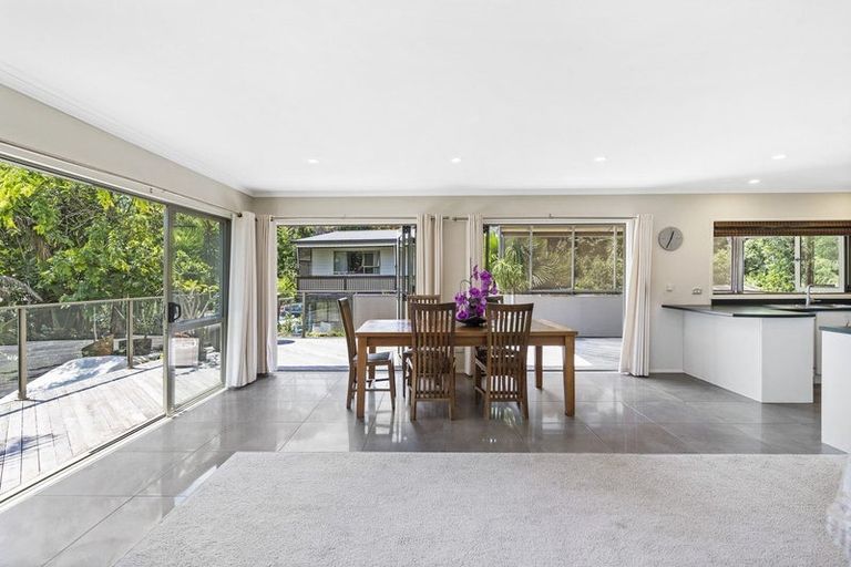 Photo of property in 23a Waiora Road, Stanmore Bay, Whangaparaoa, 0932