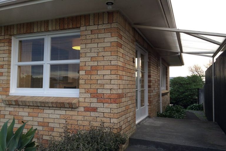 Photo of property in 40-40a Hamblyn Street, Strandon, New Plymouth, 4312