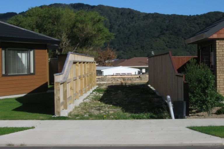 Photo of property in 3 Sun Valley Grove, Wainuiomata, Lower Hutt, 5014