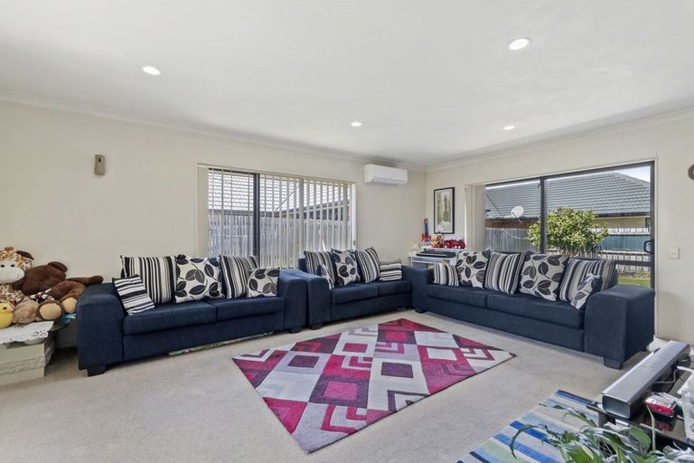 Photo of property in 19 Old Park Place, Takanini, 2112