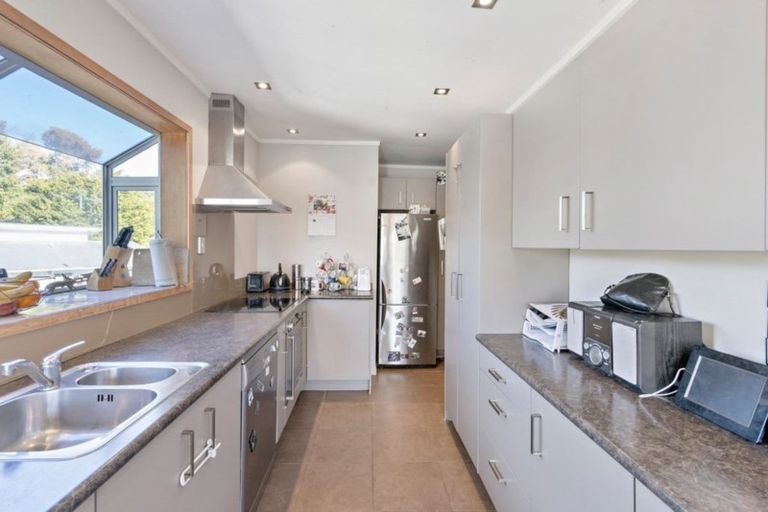 Photo of property in 12 Dunraven Place, Torbay, Auckland, 0630