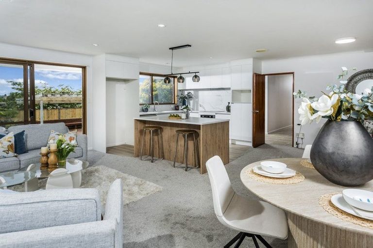 Photo of property in 58 Ravenwood Drive, Forrest Hill, Auckland, 0620