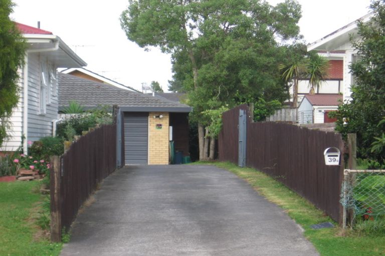Photo of property in 2/39 Mcleod Road, Henderson, Auckland, 0612