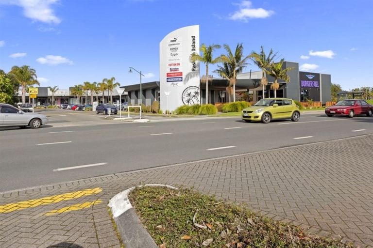 Photo of property in 1 Catamaran Way, Papamoa Beach, Papamoa, 3118