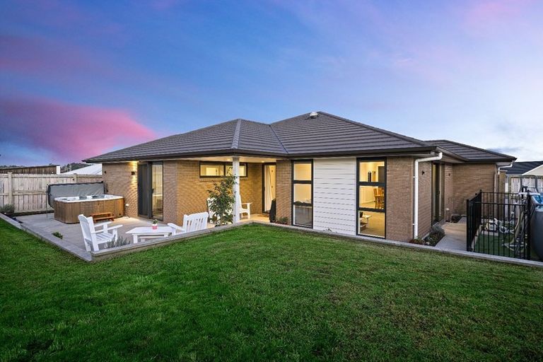 Photo of property in 15 Gemscott Crescent, Huapai, Kumeu, 0810