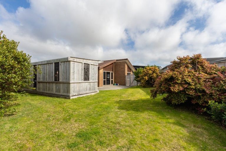Photo of property in 28 Simpson Crescent, Raumati Beach, Paraparaumu, 5032
