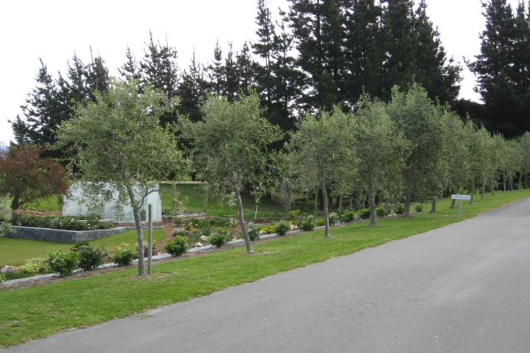 Photo of property in 1 Hillview Place, Amberley, 7410