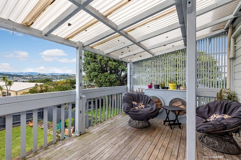 Photo of property in 69 Queens Drive, Lyall Bay, Wellington, 6022
