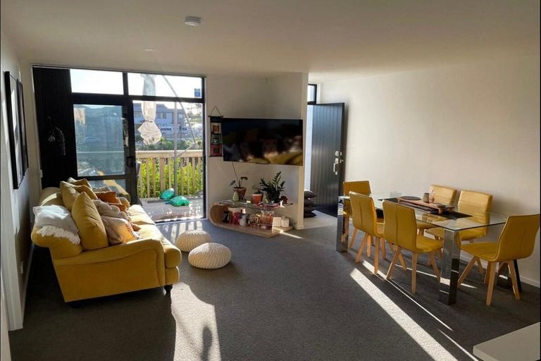 Photo of property in 5 Tarapuke Lane, Papakura, 2110