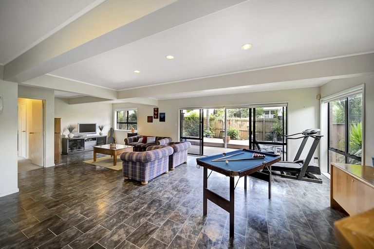 Photo of property in 79 Cascades Road, Pakuranga Heights, Auckland, 2010