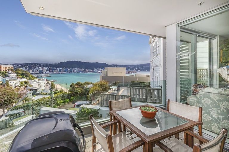 Photo of property in Alto Apartments, 2b/22 Telford Terrace, Oriental Bay, Wellington, 6011