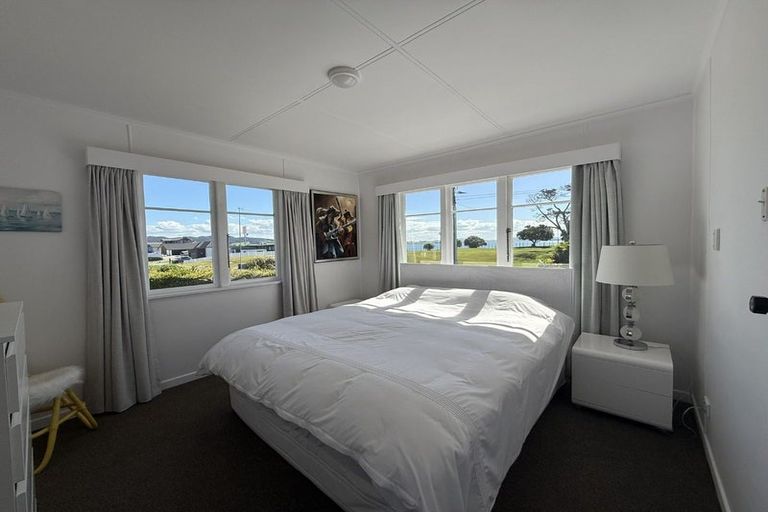 Photo of property in 15 Karoro Road, One Tree Point, 0118