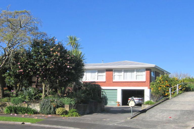 Photo of property in 6 Aotea Place, Chedworth, Hamilton, 3210