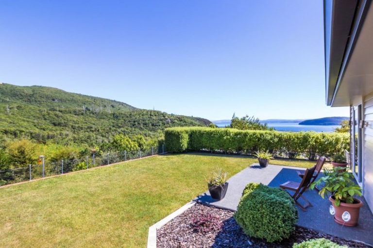 Photo of property in 13 Peregrine Place, Kinloch, Taupo, 3377