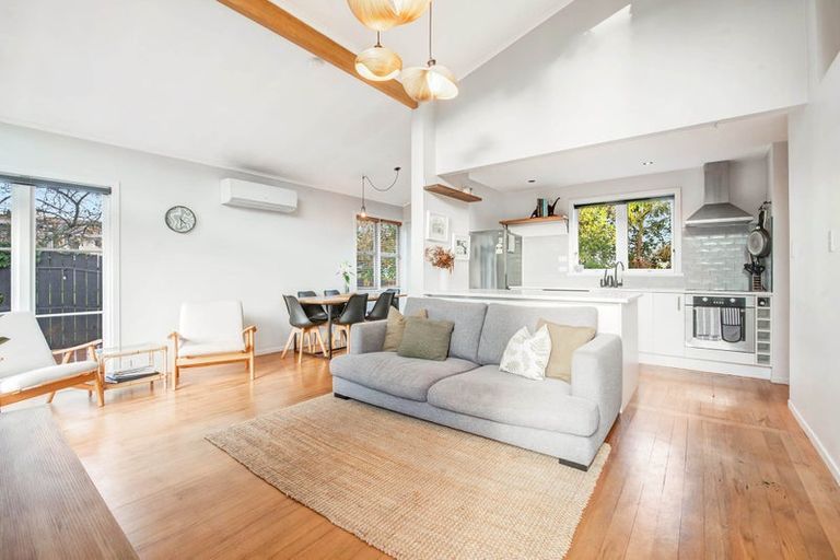 Photo of property in 1/29 Bruce Road, Glenfield, Auckland, 0629