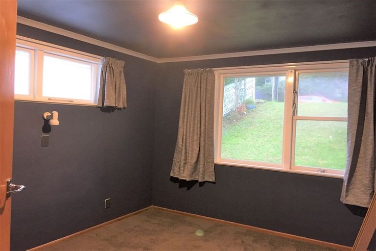 Photo of property in 38 Saint Johns Terrace, Tawa, Wellington, 5028