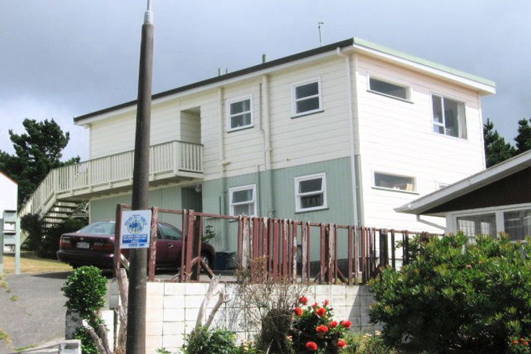 Photo of property in 23 Maple Grove, Kingston, Wellington, 6021