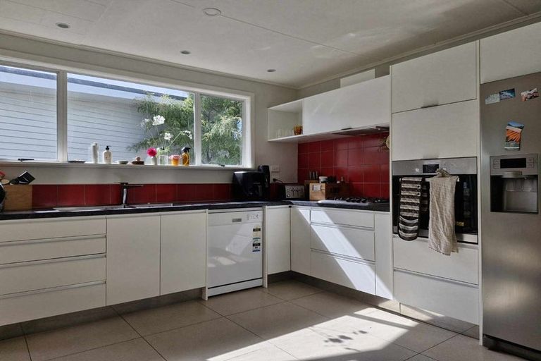 Photo of property in 4 Norton Place, Spotswood, New Plymouth, 4310