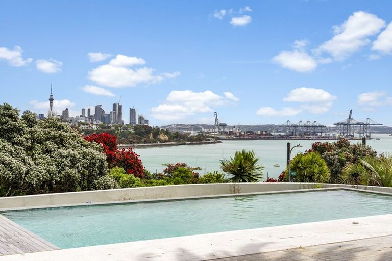 Photo of property in 92 Paritai Drive, Orakei, Auckland, 1071