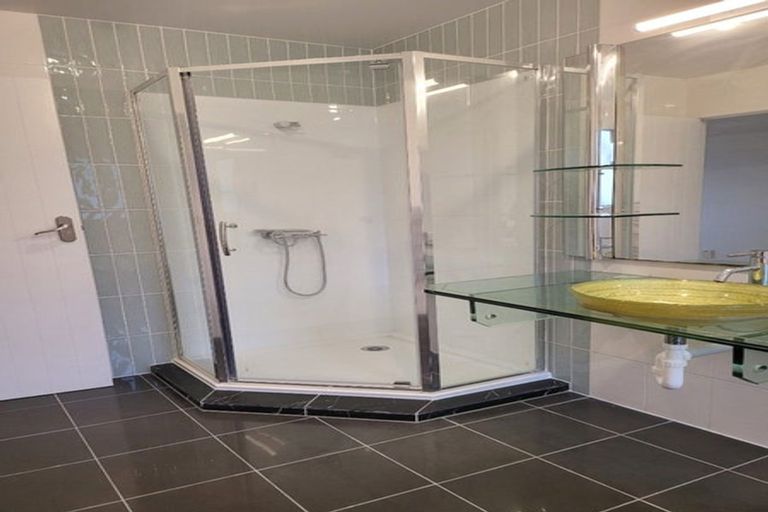 Photo of property in 33 Medallion Drive, Oteha, Auckland, 0632