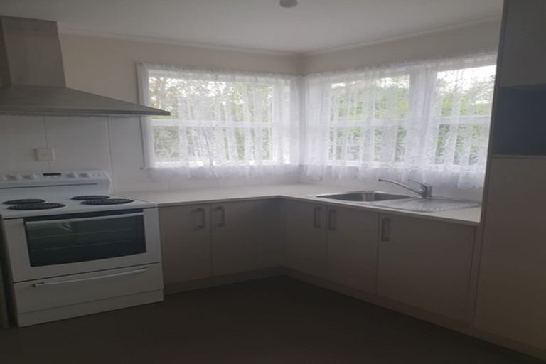 Photo of property in 6 Knox Road, Swanson, Auckland, 0612