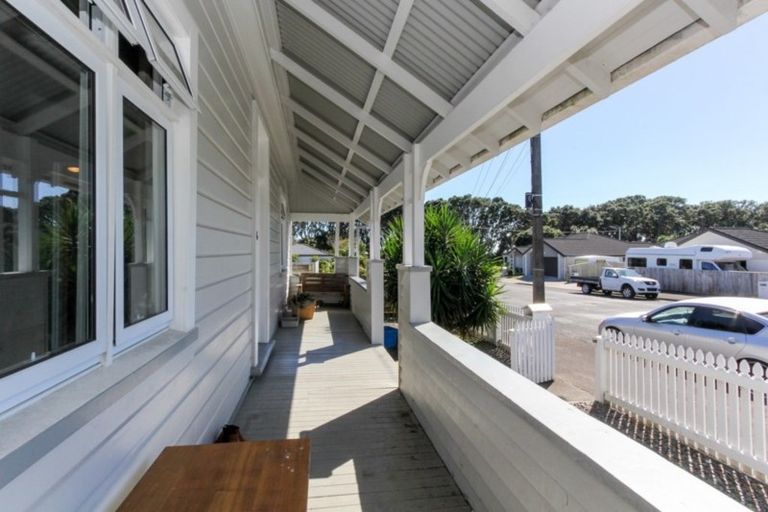 Photo of property in 6 Morley Street, New Plymouth, 4310