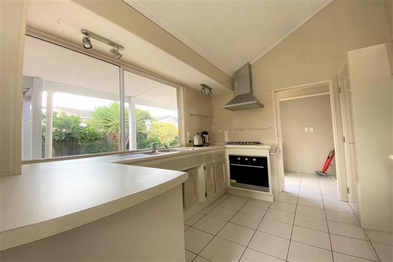 Photo of property in 2/127 Swanson Road, Henderson, Auckland, 0610