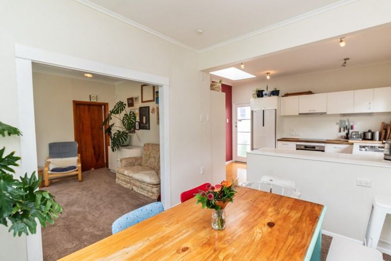 Photo of property in 33 Pinehaven Road, Pinehaven, Upper Hutt, 5019