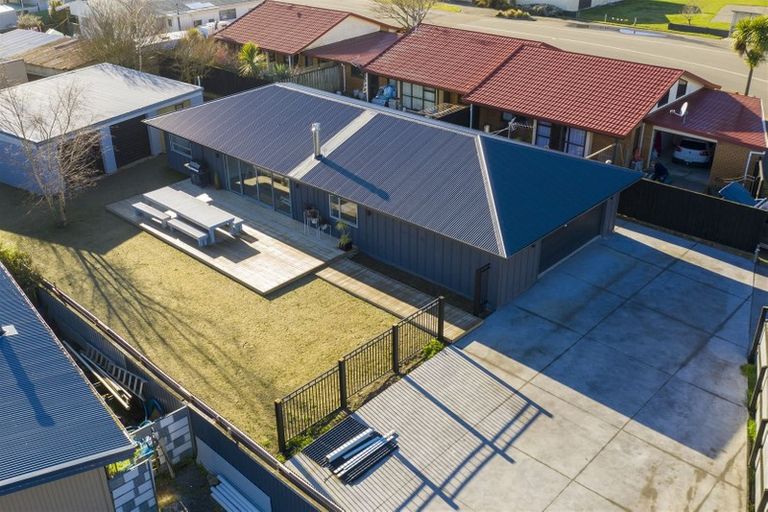 Photo of property in 4 Waikuku Beach Road, Waikuku Beach, 7473