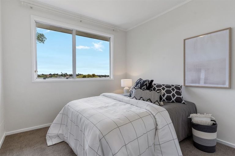 Photo of property in 1/50a Target Road, Totara Vale, Auckland, 0629