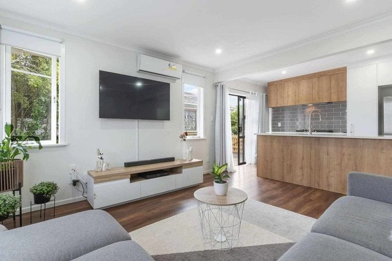 Photo of property in 11 Harrington Road, Henderson, Auckland, 0610