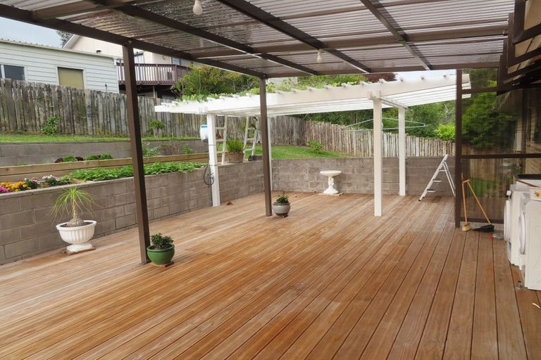 Photo of property in 29 Lastel Place, Shelly Park, Auckland, 2014