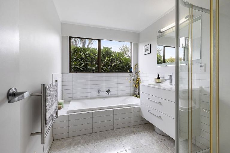 Photo of property in 14 Mckeefry Grove, Tawa, Wellington, 5028