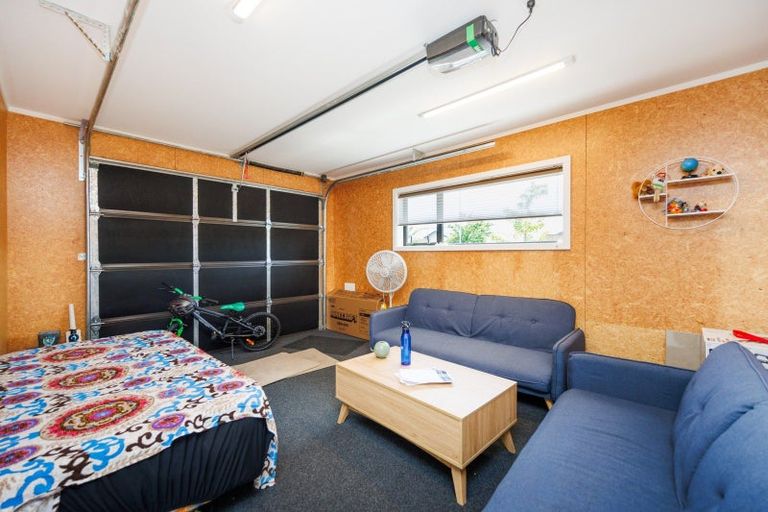 Photo of property in 18 Thomson Street, West End, Palmerston North, 4412