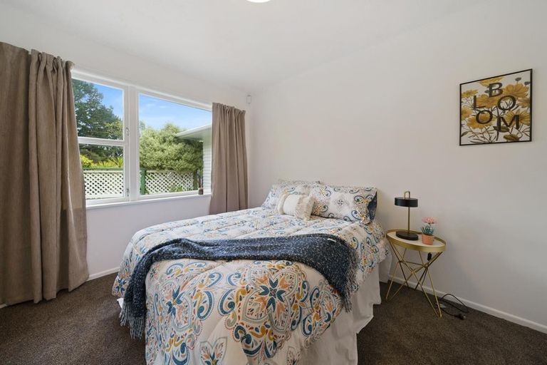 Photo of property in 39 Vista Crescent, Maoribank, Upper Hutt, 5018