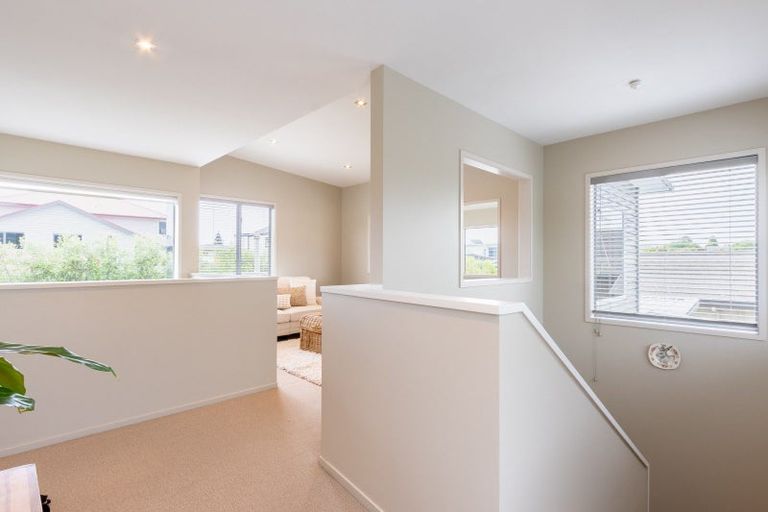 Photo of property in 8 Metzenthin Close, Raumati South, Paraparaumu, 5032